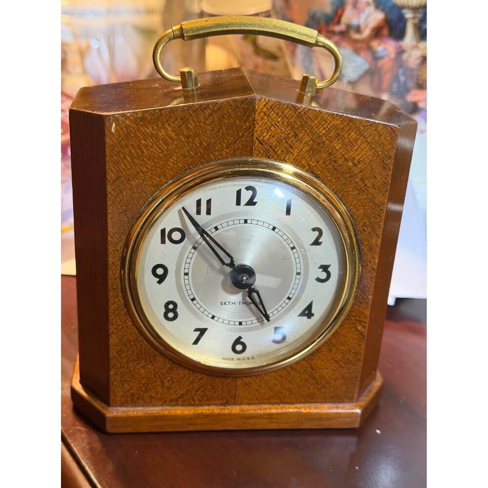 Vintage 1940s Seth Thomas 3E Talson Wooden Mantle Clock.